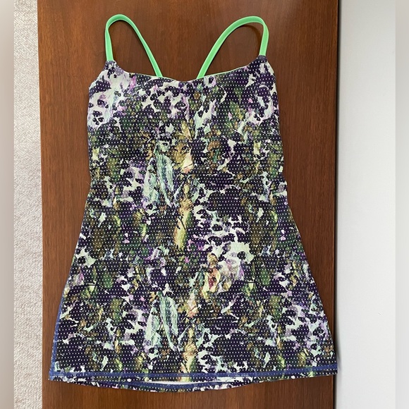 Lululemon Dancing Warrior Tank in Floral Sport White Multi/Pistachio in Size 4 - Picture 6 of 6